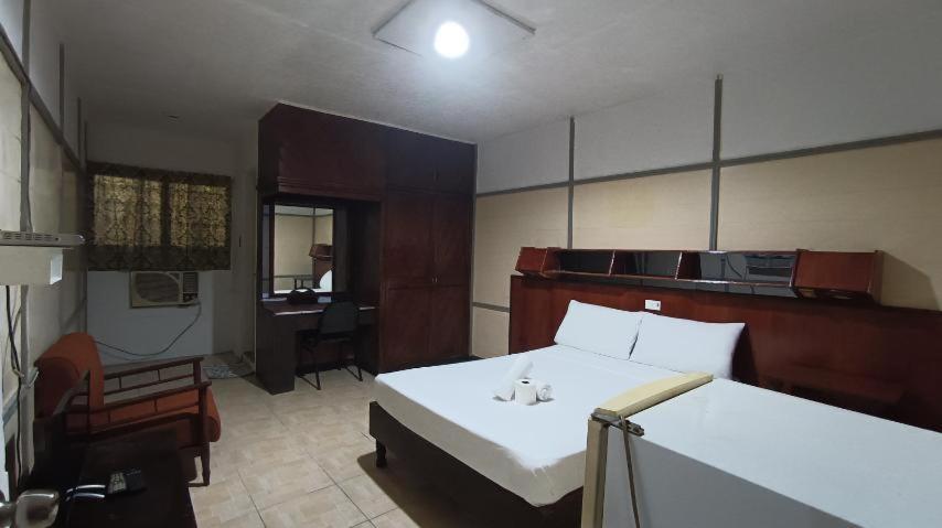 2 Hotel Saleh Angeles Exterior photo
